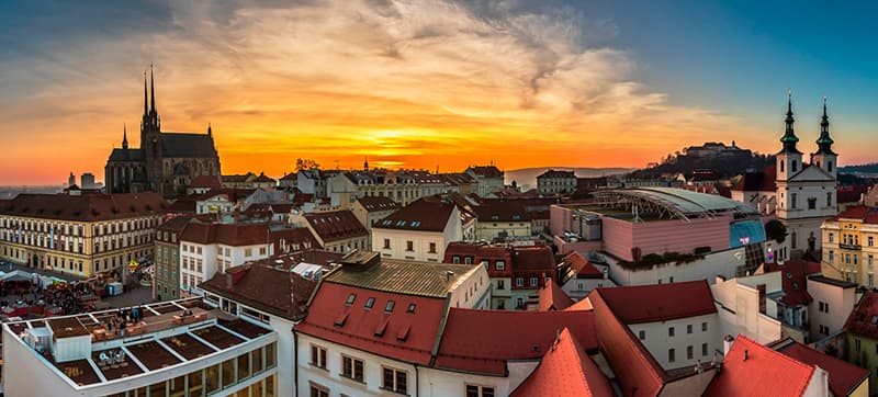 Dlaczego Wynajem Samochodów w Brnie z CarJet?