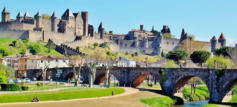 De ce să închiriezi o mașină în Carcassonne?