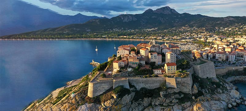 Jeftini Najam Automobila u Korzika, Calvi Zračna luka