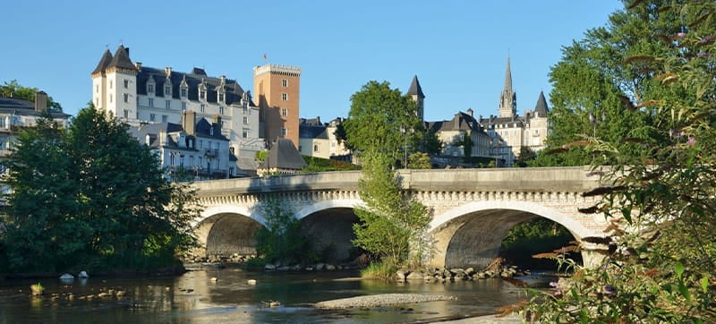 Car Hire in Pau, Uzein