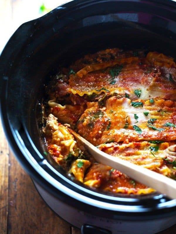 Super Easy Skinny Veggie Crockpot Lasagna - a handful of simple ingredients for a healthy family dinner. | https://slim-core.today