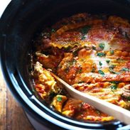 Super Easy Skinny Veggie Crockpot Lasagna - a handful of simple ingredients for a healthy family dinner. | https://slim-core.today